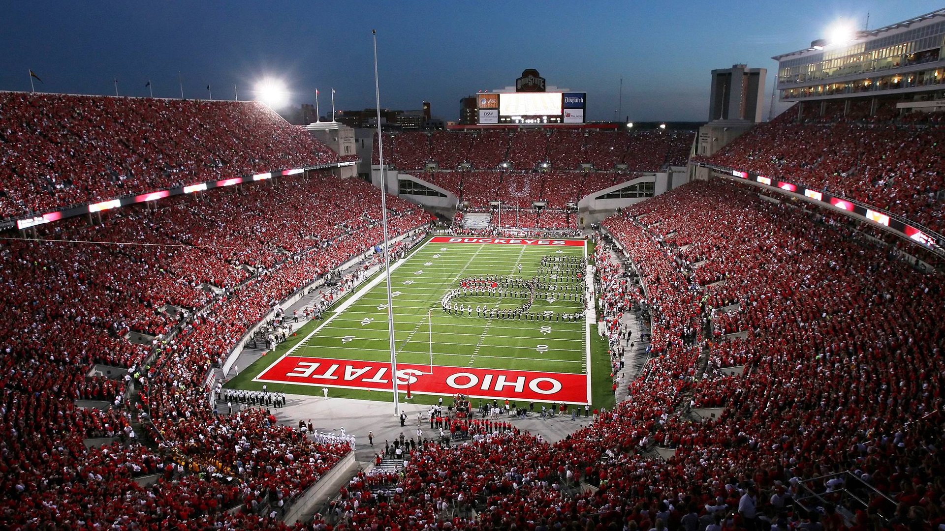 雄鹿正面击溃广厦队，范弗利特成为关键先生